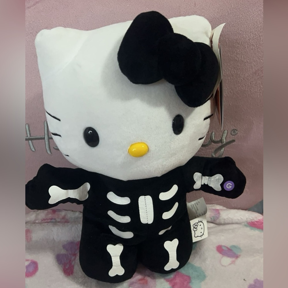 hello kitty halloween skeleton